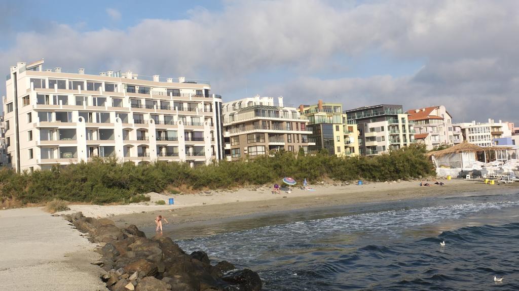 Golden Sea View Apartments Pomorie Buitenkant foto