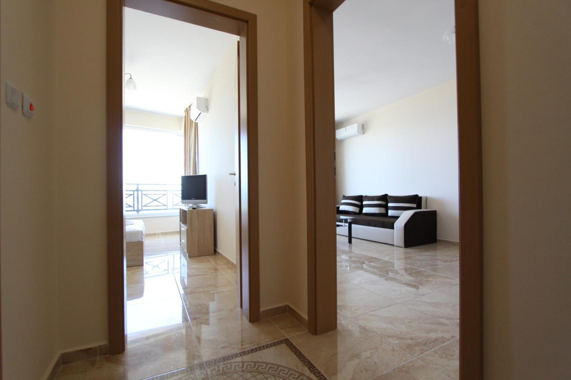 Golden Sea View Apartments Pomorie Buitenkant foto