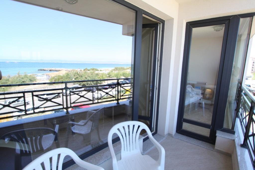 Golden Sea View Apartments Pomorie Buitenkant foto