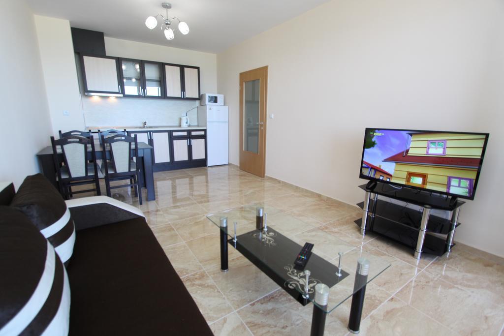 Golden Sea View Apartments Pomorie Buitenkant foto