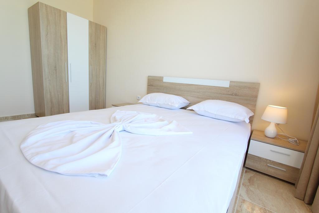 Golden Sea View Apartments Pomorie Buitenkant foto
