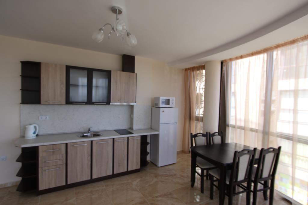 Golden Sea View Apartments Pomorie Buitenkant foto