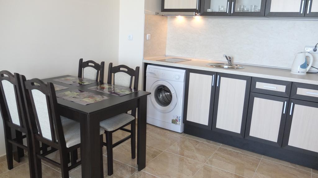 Golden Sea View Apartments Pomorie Buitenkant foto