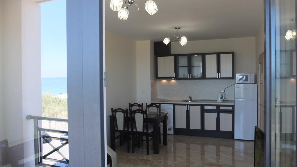 Golden Sea View Apartments Pomorie Buitenkant foto