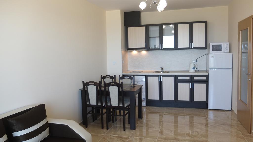 Golden Sea View Apartments Pomorie Buitenkant foto