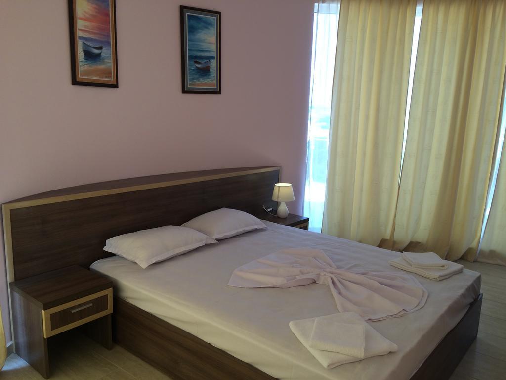 Golden Sea View Apartments Pomorie Buitenkant foto