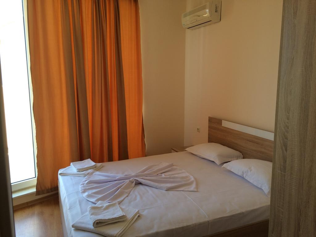 Golden Sea View Apartments Pomorie Buitenkant foto