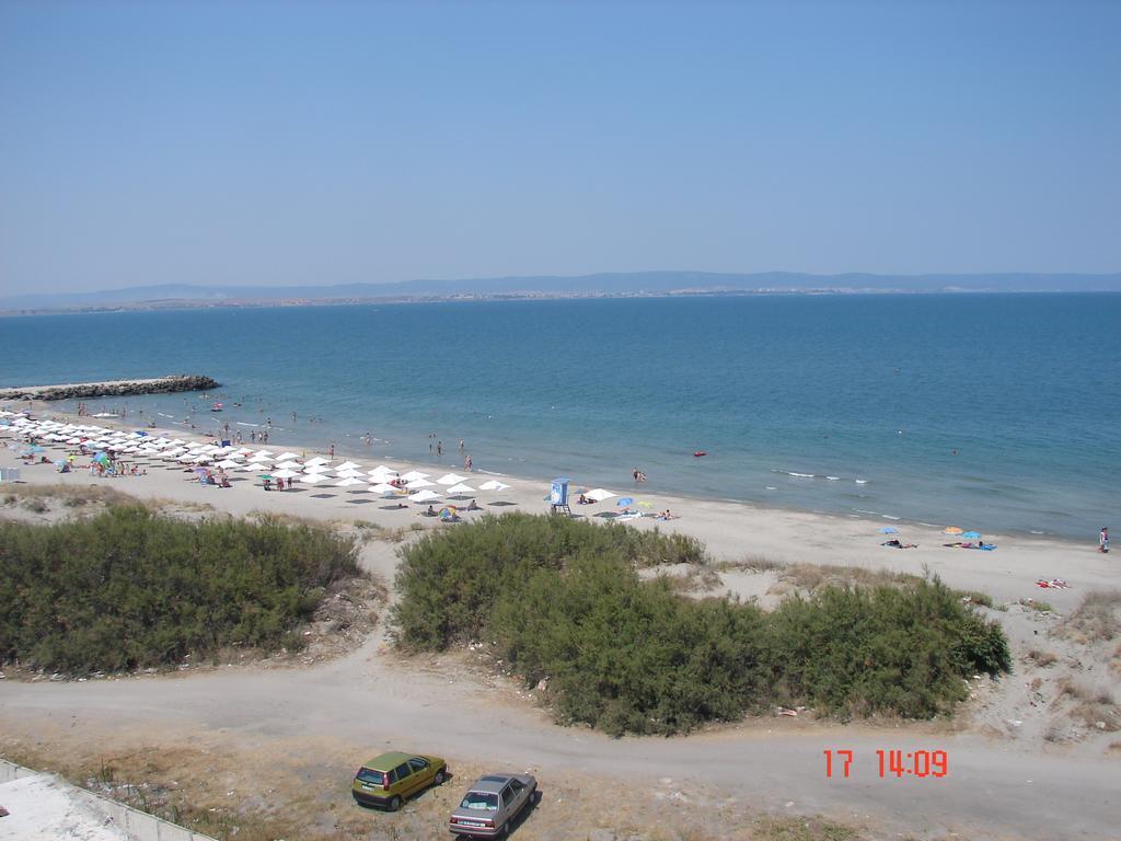 Golden Sea View Apartments Pomorie Buitenkant foto