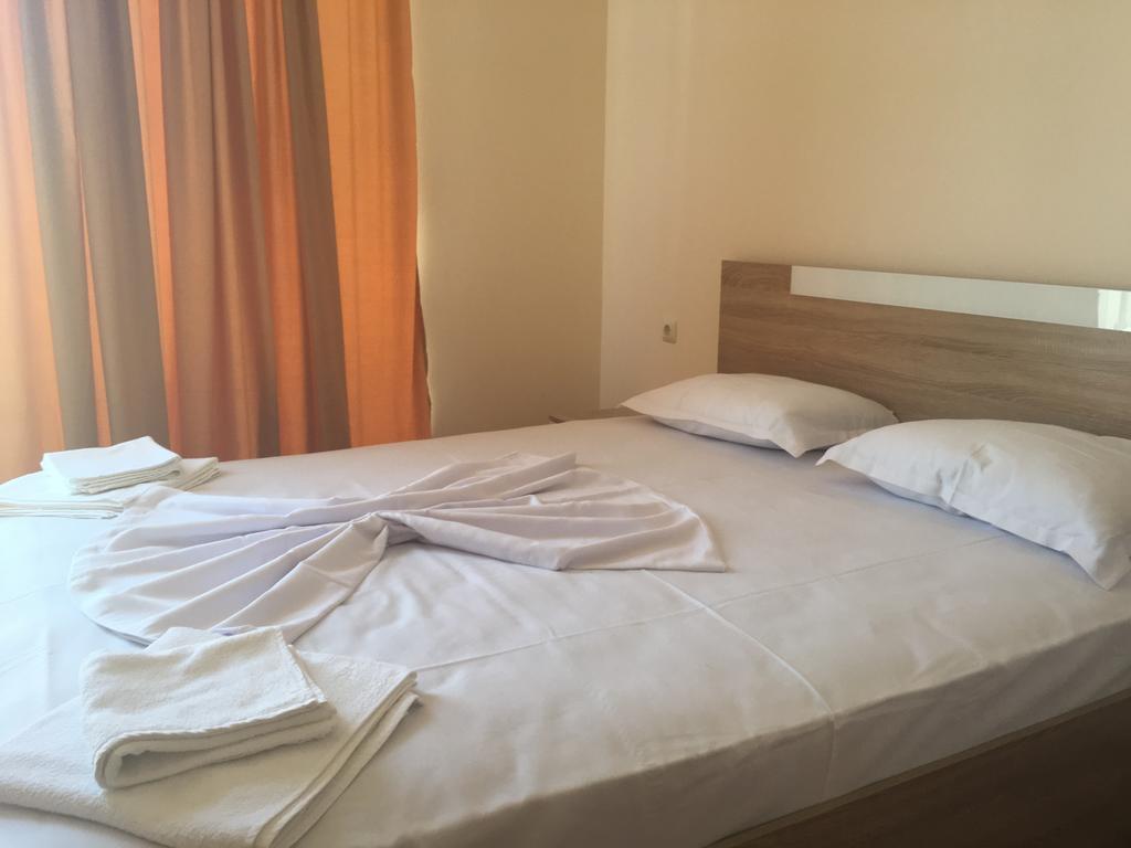 Golden Sea View Apartments Pomorie Buitenkant foto